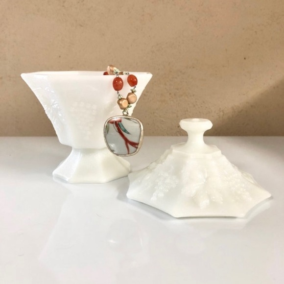 Vintage White Milkglass Grapevine Pattern Pedestal Candy Dish w/Lid Milk Glass - Picture 1 of 5